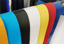 PVC双涂层耐磨基布门帘，厚度1.2mm，高柔韧度，耐磨耐脏，便于清理。